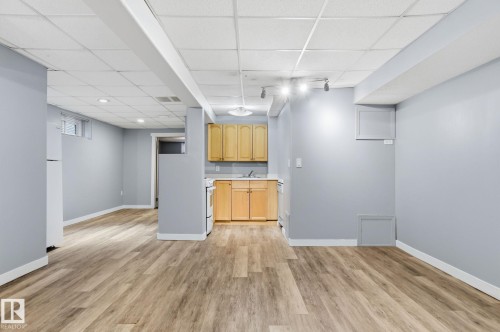 8064 Argyll Rd, Edmonton, AB - Indoor