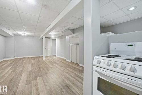 8064 Argyll Rd, Edmonton, AB - Indoor