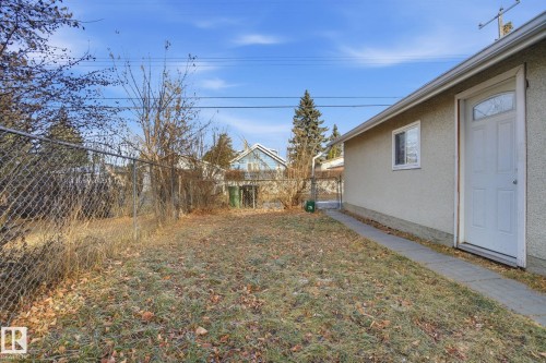 8064 Argyll Rd, Edmonton, AB - Outdoor