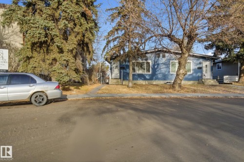 8064 Argyll Rd, Edmonton, AB - Outdoor
