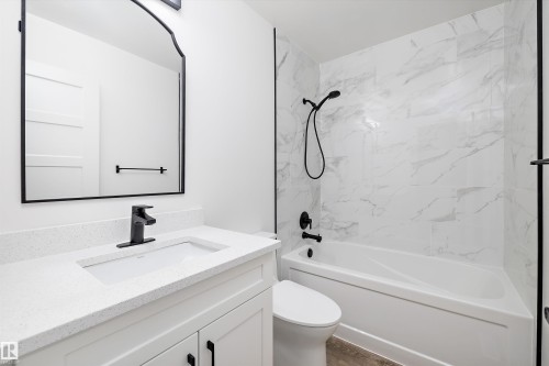 130 Callingwood Two, Edmonton, AB - Indoor Photo Showing Bathroom