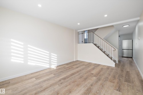 130 Callingwood Two, Edmonton, AB - Indoor Photo Showing Other Room
