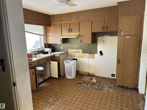 8 Sheridan Drive, St. Albert, AB - Indoor Photo Showing Kitchen