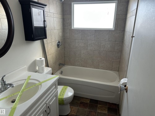 8 Sheridan Drive, St. Albert, AB - Indoor Photo Showing Bathroom