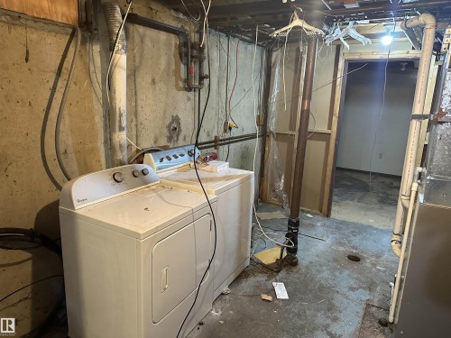 8 Sheridan Drive, St. Albert, AB - Indoor Photo Showing Laundry Room