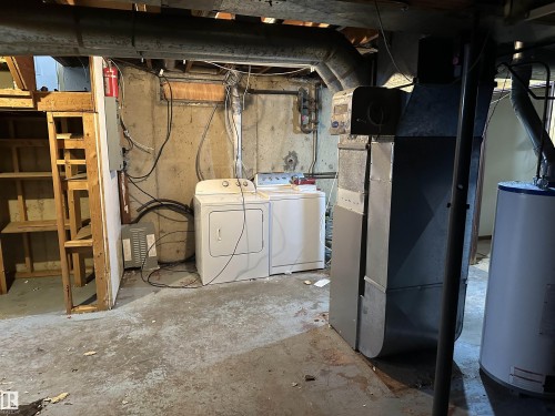8 Sheridan Drive, St. Albert, AB - Indoor Photo Showing Laundry Room