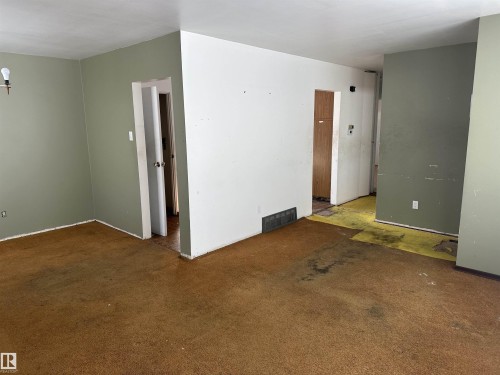 8 Sheridan Drive, St. Albert, AB - Indoor Photo Showing Other Room