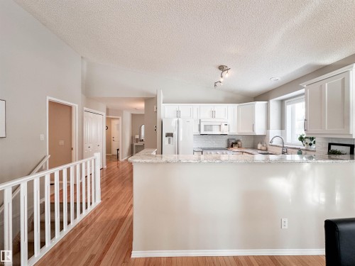 19 51 Eldorado Drive, St. Albert, AB - Indoor Photo Showing Kitchen