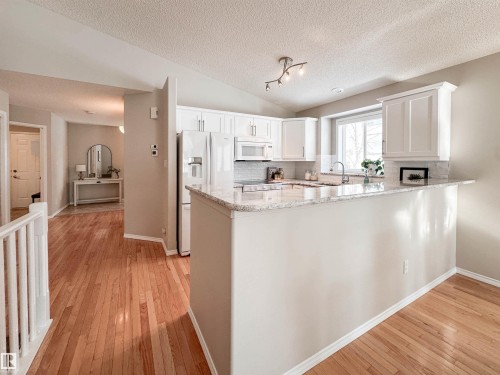 19 51 Eldorado Drive, St. Albert, AB - Indoor Photo Showing Kitchen
