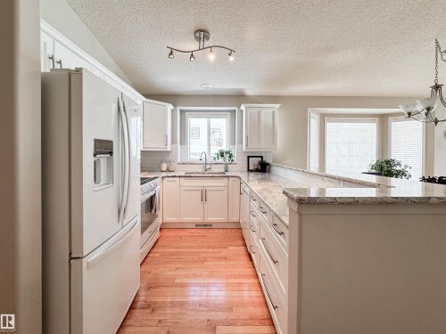 19 51 Eldorado Drive, St. Albert, AB - Indoor Photo Showing Kitchen With Double Sink
