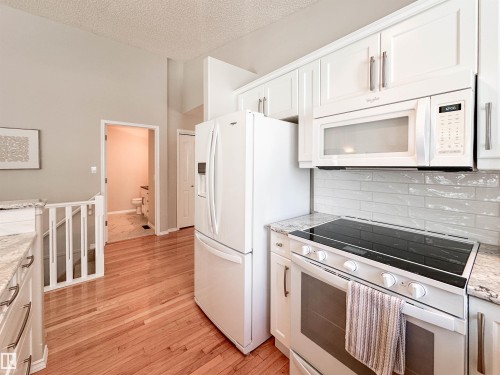 19 51 Eldorado Drive, St. Albert, AB - Indoor Photo Showing Kitchen