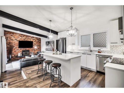 5 Gilchrist Place, St. Albert, AB - Indoor Photo Showing Kitchen With Upgraded Kitchen