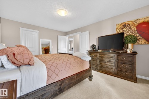 Carpeted bedroom featuring baseboards - 1734 63A Street, Edmonton, AB - Indoor Photo Showing Bedroom