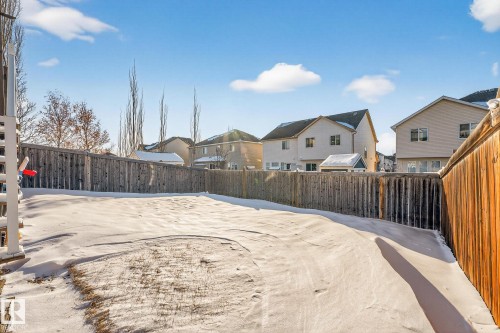 Fenced backyard with a residential view - 1734 63A Street, Edmonton, AB - Outdoor