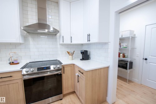 3453 Craig Landing, Edmonton, AB - Indoor Photo Showing Kitchen