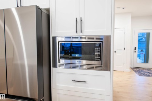 3453 Craig Landing, Edmonton, AB - Indoor Photo Showing Kitchen
