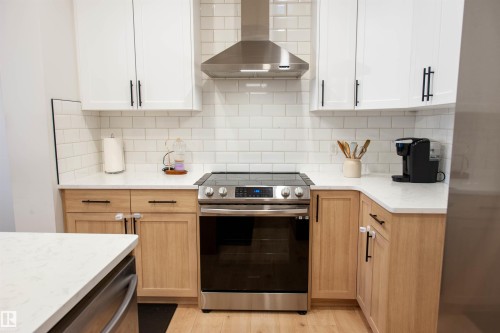 3453 Craig Landing, Edmonton, AB - Indoor Photo Showing Kitchen With Upgraded Kitchen