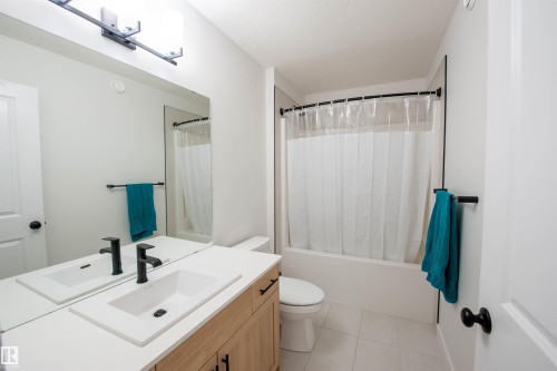 3453 Craig Landing, Edmonton, AB - Indoor Photo Showing Bathroom
