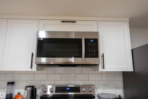 3453 Craig Landing, Edmonton, AB - Indoor Photo Showing Kitchen