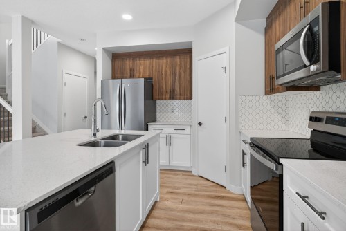 9125 Pear Drive, Edmonton, AB - Indoor Photo Showing Kitchen With Double Sink With Upgraded Kitchen