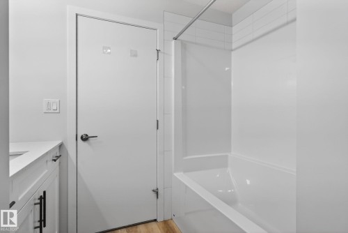 9125 Pear Drive, Edmonton, AB - Indoor Photo Showing Bathroom