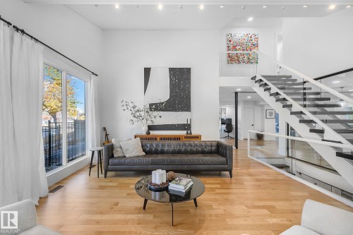 100 Wolf Willow Crescent, Edmonton, AB - Indoor