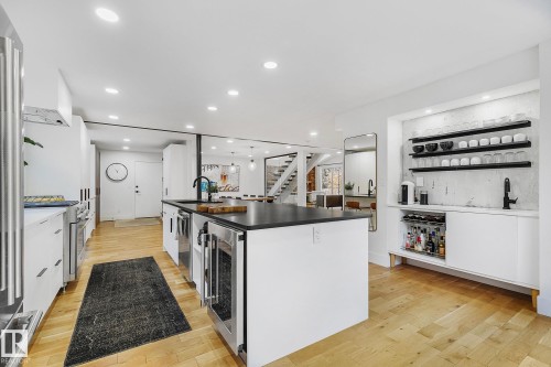 100 Wolf Willow Crescent, Edmonton, AB - Indoor Photo Showing Kitchen