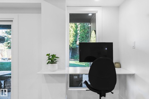 100 Wolf Willow Crescent, Edmonton, AB - Indoor Photo Showing Office