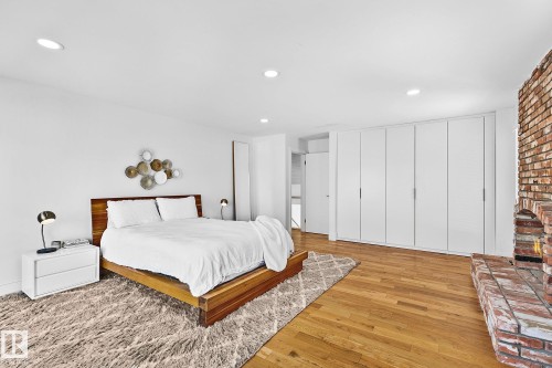 100 Wolf Willow Crescent, Edmonton, AB - Indoor Photo Showing Bedroom
