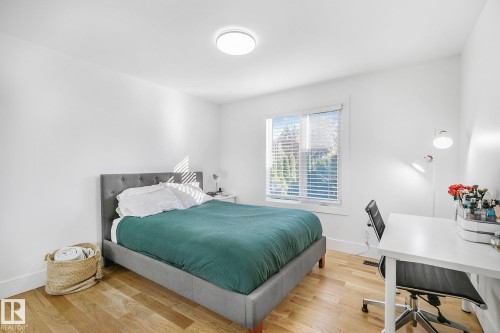 100 Wolf Willow Crescent, Edmonton, AB - Indoor Photo Showing Bedroom