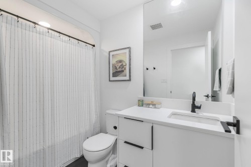 100 Wolf Willow Crescent, Edmonton, AB - Indoor Photo Showing Bathroom