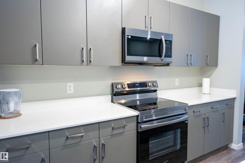 1527 16 Avenue, Edmonton, AB - Indoor Photo Showing Kitchen