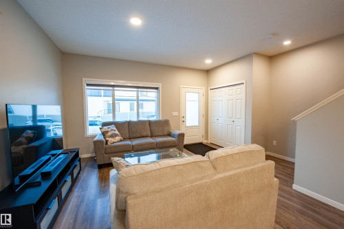 1527 16 Avenue, Edmonton, AB - Indoor Photo Showing Other Room
