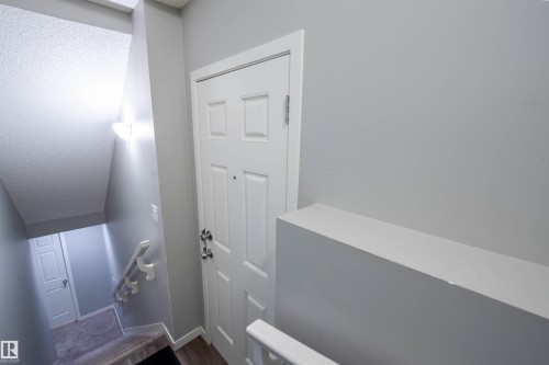 1527 16 Avenue, Edmonton, AB - Indoor Photo Showing Other Room