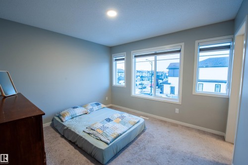 1527 16 Avenue, Edmonton, AB - Indoor Photo Showing Bedroom