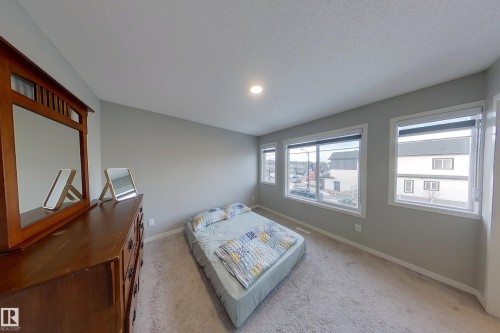 1527 16 Avenue, Edmonton, AB - Indoor Photo Showing Bedroom