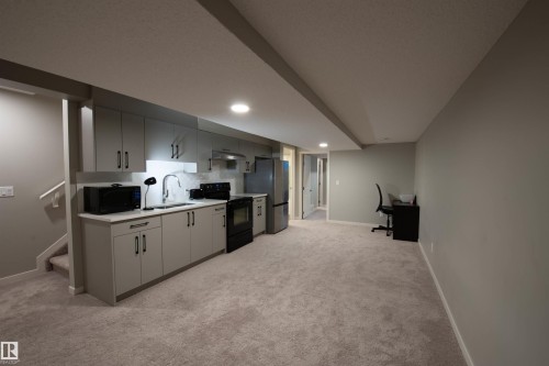1527 16 Avenue, Edmonton, AB - Indoor Photo Showing Kitchen