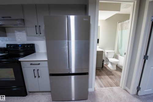 1527 16 Avenue, Edmonton, AB - Indoor Photo Showing Kitchen