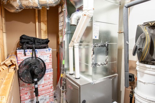 1527 16 Avenue, Edmonton, AB - Indoor Photo Showing Other Room