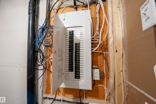 1527 16 Avenue, Edmonton, AB - Indoor Photo Showing Basement