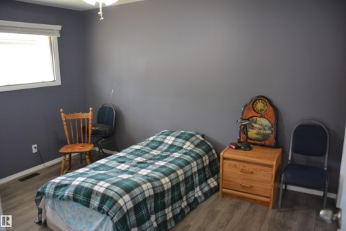 5506 56 Street, Barrhead, AB - Indoor Photo Showing Bedroom
