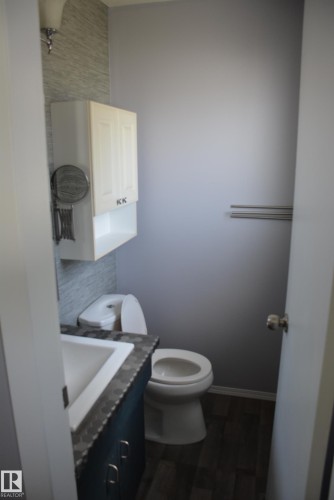5506 56 Street, Barrhead, AB - Indoor Photo Showing Bathroom