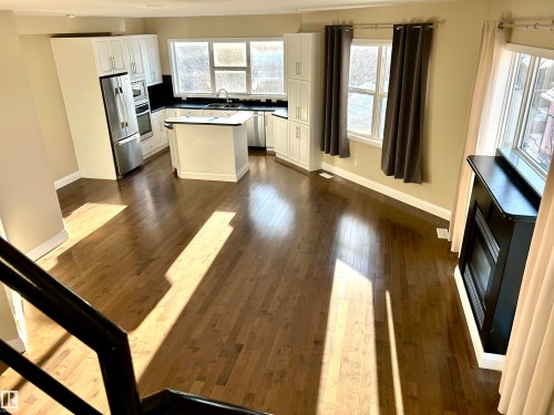 213 10939 82 Avenue, Edmonton, AB - Indoor Photo Showing Kitchen