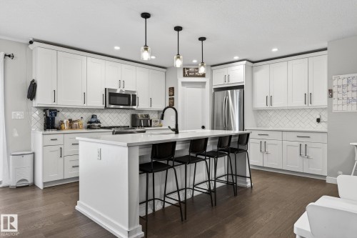 25 Stirling Road, Edmonton, AB - Indoor Photo Showing Kitchen With Upgraded Kitchen