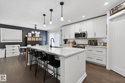 25 Stirling Road, Edmonton, AB - Indoor Photo Showing Kitchen With Upgraded Kitchen