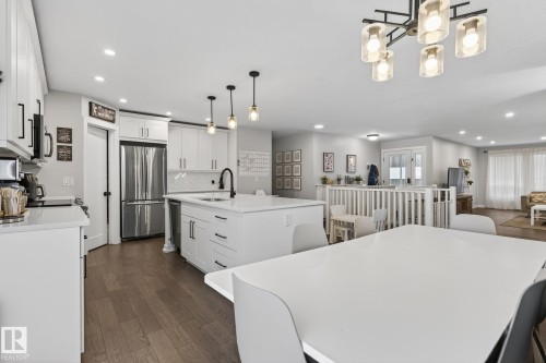 25 Stirling Road, Edmonton, AB - Indoor Photo Showing Kitchen With Stainless Steel Kitchen With Upgraded Kitchen