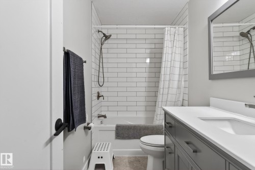 25 Stirling Road, Edmonton, AB - Indoor Photo Showing Bathroom