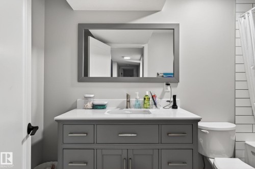 25 Stirling Road, Edmonton, AB - Indoor Photo Showing Bathroom