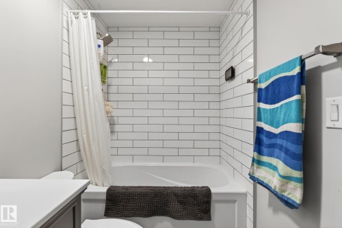25 Stirling Road, Edmonton, AB - Indoor Photo Showing Bathroom