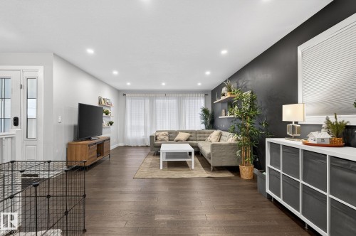 25 Stirling Road, Edmonton, AB - Indoor Photo Showing Other Room